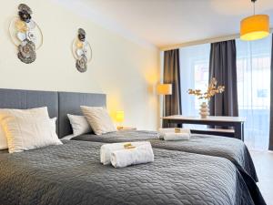 a bedroom with two beds with towels on them at ImmoStay Waterfront Apartments - Balkon über Bremen & Parking in Bremen