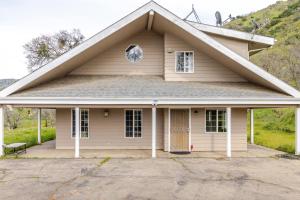 a house with a window on top of it at Willow Nest - Sequoia And Kings Canyon Retreat - Comfort In Nature in Hoffman Point