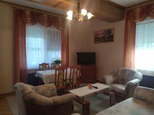 A television and/or entertainment centre at Liget Vendégház