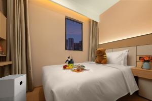 Ένα ή περισσότερα κρεβάτια σε δωμάτιο στο Baiman Hotel Beijing South Railway Station Heyi Subway Station Branch