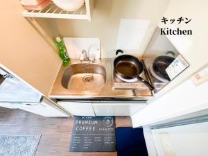 Kuchyň nebo kuchyňský kout v ubytování 新宿まで電車4分丨最大6名まで丨無料Wi-Fi完備丨長期滞在歓迎丨新規リノベーション済丨ロフト#Shinjuku, Kabukicyo 4 mins丨Up to 6 guests丨Newly renovated丨loft