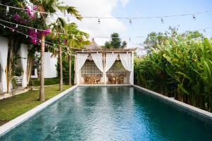 Bazén v ubytování Jellyfish Villas Bingin Beach nebo v jeho okolí
