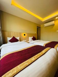 Postel nebo postele na pokoji v ubytování Hotel Aerocity