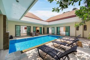 Бассейн в VILLA BOND| 3 Bedrooms | Private Pool | 3 min to Naiharn Beach или поблизости