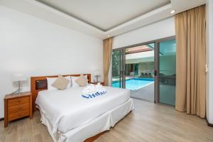 Кровать или кровати в номере VILLA BOND| 3 Bedrooms | Private Pool | 3 min to Naiharn Beach