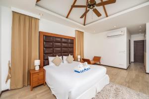 Кровать или кровати в номере VILLA BOND| 3 Bedrooms | Private Pool | 3 min to Naiharn Beach