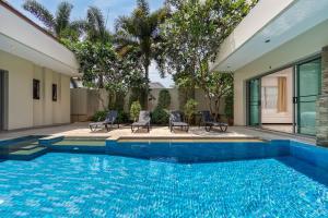 Бассейн в VILLA BOND| 3 Bedrooms | Private Pool | 3 min to Naiharn Beach или поблизости