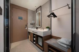 Baðherbergi á Atour Hotel Beijing Zhongguancun Software Park West Shangdi Road +37 myndir