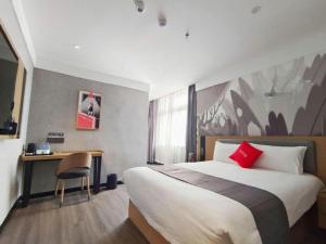Postel nebo postele na pokoji v ubytování Thank Hotel Shandong Linyii Pingyi County Commerce and Trade City