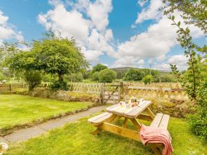 a picnic table in the garden atpendale cottage in suffolk at 2 Bed in Bellingham 89086 in Bellingham
