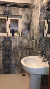 Koupelna v ubytování Kathmandu Family Home