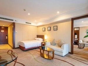 Giường trong phòng chung tại Hangzhou Merchant Marco Garden Hotel +179 ảnh