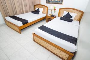 two beds in a hotel room with sidx sidx sidx at Hotel De Crystal Crown in Dhaka +95 photos