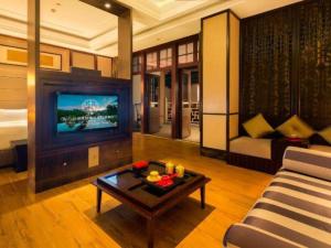 Et tv og/eller underholdning på Eadry Royal Garden Hotel Haikou