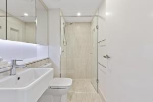 Breeze Mooloolaba (APT 503)的一间浴室