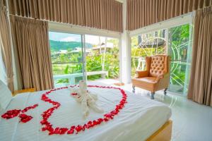 Un pat sau paturi într-o cameră la The White House Boutique Resort +285 fotografii