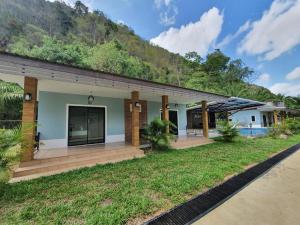 Naturlandskabet i nærheden af resortet