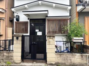 Το κτήριο όπου στεγάζεται  το διαμέρισμα