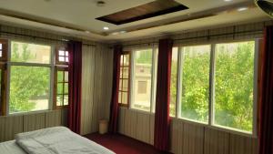 Postelja oz. postelje v sobi nastanitve Black Stone Suites Skardu