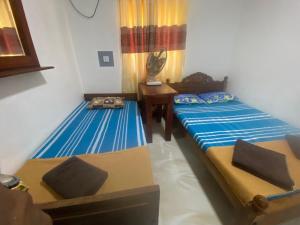 Postel nebo postele na pokoji v ubytování Lake Edge Hotel