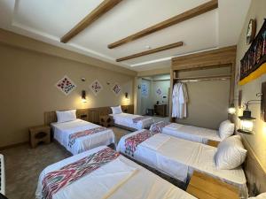 Hotel Byond Khiva客房内的一张或多张床位