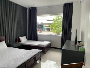 Postel nebo postele na pokoji v ubytování Khách sạn CÁT TƯỜNG