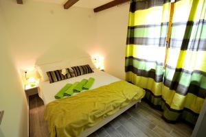 Postel nebo postele na pokoji v ubytování New Lux Apartman Kala