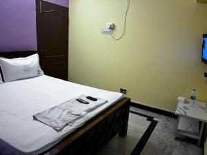 Postel nebo postele na pokoji v ubytování Pearl Homestay Ramapuram + 2 fotografie