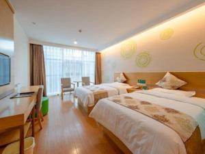 Ένα ή περισσότερα κρεβάτια σε δωμάτιο στο GreenTree Inn Nantong University Industrial Expo City Express Hotel +233 φωτογραφίες