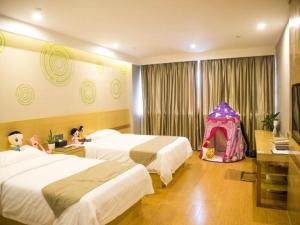 Postel nebo postele na pokoji v ubytování GreenTree Inn Bozhou Qiaocheng District Bowu Industrial Park Business Hotel + 73 fotografií