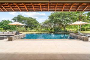 Hồ bơi trong/gần Villa Serenis - Perfect Holidays in Mauritius +43 ảnh