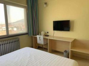 TV a/nebo společenská místnost v ubytování 7 Days Inn Zoucheng Chengqian East Road Yiwu Trade Market