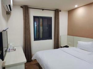 TV a/nebo společenská místnost v ubytování 7 Days Inn Ningbo Xiangshan Renmin Plaza Branch