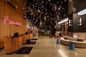 Gallery image of Moxy Montreal Downtown in Montréal