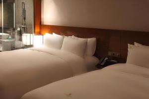 Top Cloud Hotel Iksan客房内的一张或多张床位