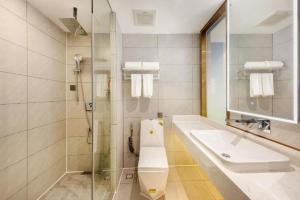 a bathroom with a sink and a shower at JIN HENG HUA YAN HOTEL in Guangzhou +176 photos