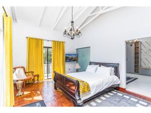 Ένα ή περισσότερα κρεβάτια σε δωμάτιο στο KwaMagogo Villa, Chartwell