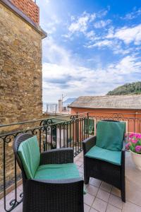 a patio with two chairs on a balcony at Casa Vacanze Caterina in Corniglia