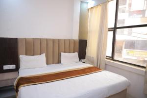 Hotel Green Apple BAREILLY客房内的一张或多张床位