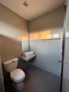 Bilik mandi di Nangfa Mini Hotel