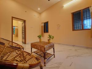 Posezení v ubytování EESHA Inn - A Premium Home stay Near Temple