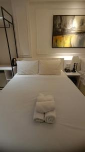 Postel nebo postele na pokoji v ubytování Emerald Saigon Hotel