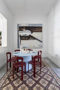 Fotografie z fotogalerie ubytování The Gem of Neve Tzedek Stylish Home by Sea N' Rent v destinaci Tel Aviv
