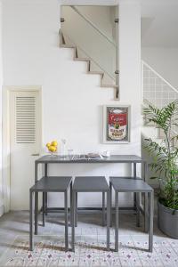Fotografie z fotogalerie ubytování The Gem of Neve Tzedek Stylish Home by Sea N' Rent v destinaci Tel Aviv