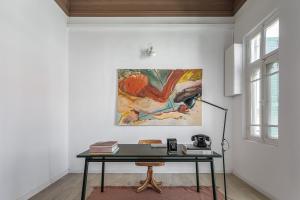 Fotografie z fotogalerie ubytování The Gem of Neve Tzedek Stylish Home by Sea N' Rent v destinaci Tel Aviv