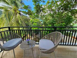 Balkón nebo terasa v ubytování Kamala Green View Pool Villa