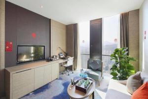 Kuchyň nebo kuchyňský kout v ubytování LONGYAN JINGHUA FLIPORT HOTEL