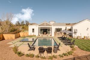a house with a swimming pool and chairs around it at Vintners Village California-Chic Wine Estate in Country Road Estates