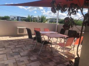 Uma varanda ou terraço em Relax and Recharge, Modern private apartment with private Rooftop