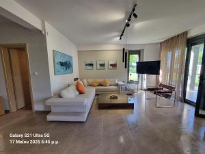 Część wypoczynkowa w obiekcie Luxury Villas 1